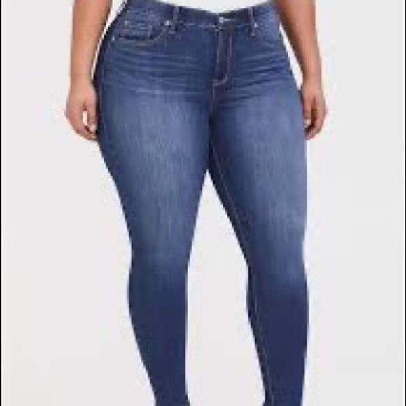 TORRID SKY HIGH SKINNY JEAN - PREMIUM STRETCH MEDIUM WASH - Picture 1 of 9